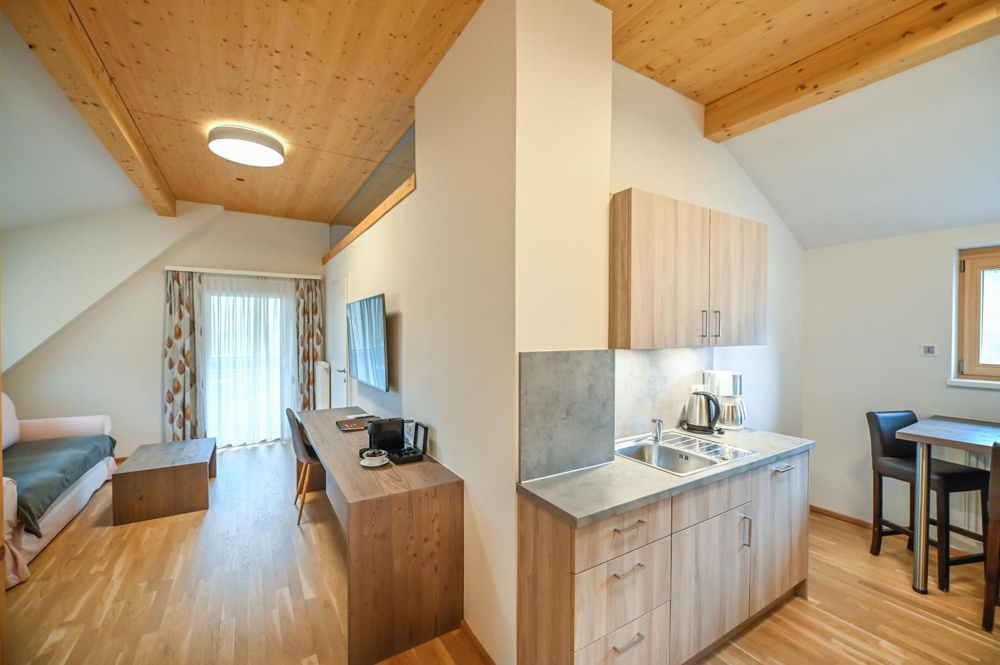 Apartmenthaus Pastner Am Teich Uebelbach Bagian luar foto